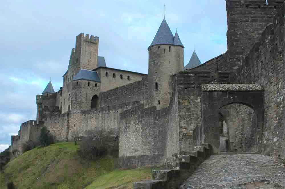 Francia - Carcassonne 02 - La Cité - castillo Vicomtal.jpg
